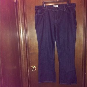 Women Levi’s Signature jeans and get Shirt for free